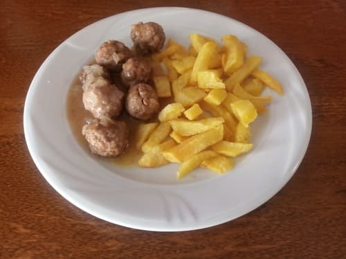 Albóndigas caseras con salsa