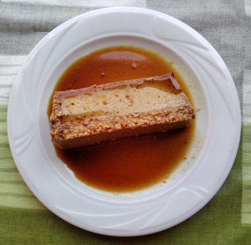 Flan casero de coco y café